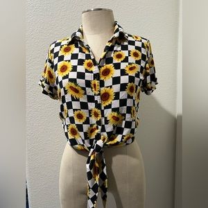 Spencer’s Women’s Sunflower Crop Top with Front Tie Size Medium